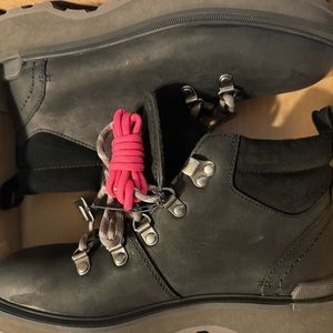 NIB Sorel Women's Hi-Line Hiker Boot, 7.5